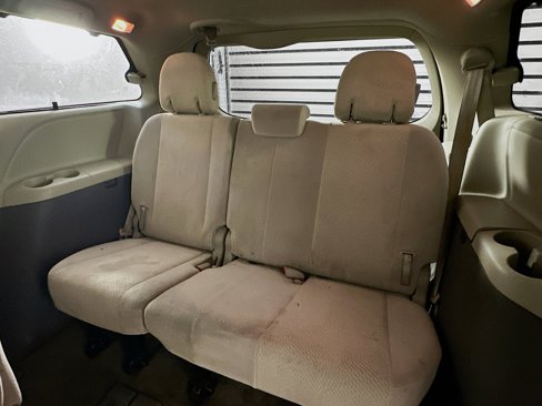 Used 2013 Toyota Sienna LE image 27