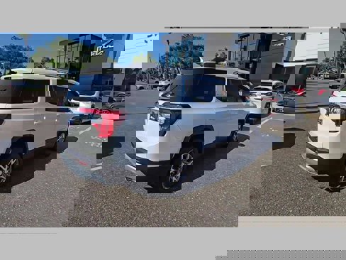 Used 2021 GMC Acadia SLT w/ Preferred Package image 32