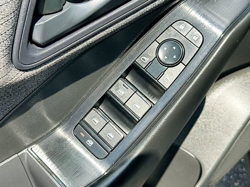 Used 2023 Nissan Rogue S image 18