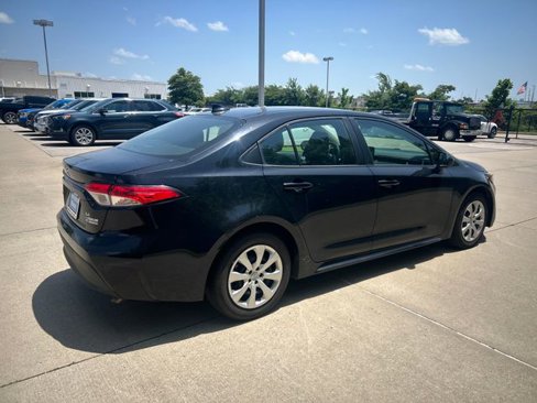 Used 2023 Toyota Corolla LE image 5