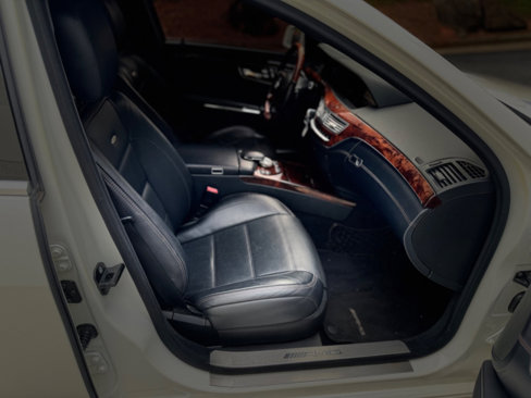 Used 2011 Mercedes-Benz S 63 AMG w/ Driver Assistance Pkg image 37