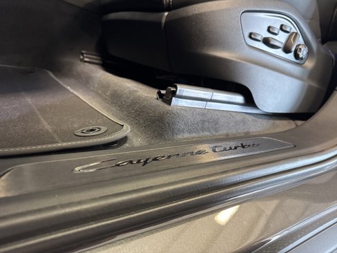 New 2025 Porsche Cayenne Turbo image 10
