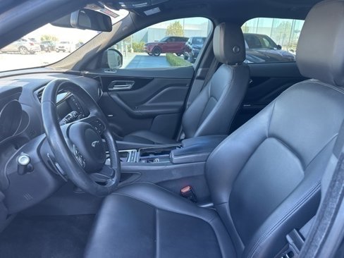 Used 2018 Jaguar F-PACE Premium image 9
