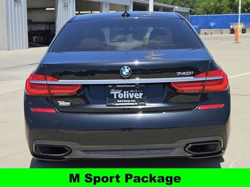 Used 2016 BMW 740i image 7