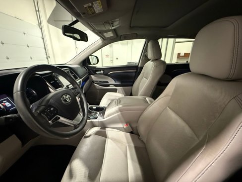 Used 2016 Toyota Highlander Limited image 16