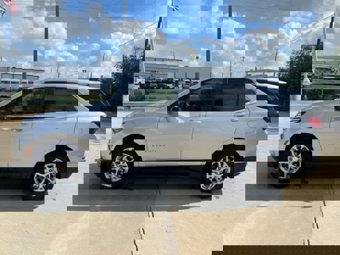 Used 2022 Chevrolet Equinox LT image 2