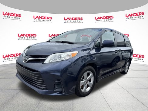 Used 2018 Toyota Sienna LE image 4