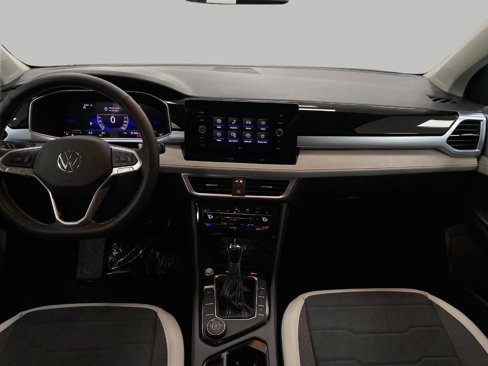 New 2025 Volkswagen Taos SE image 16