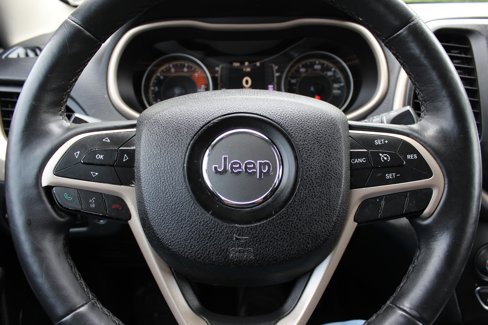 Used 2016 Jeep Cherokee Latitude w/ Comfort/Convenience Group image 23