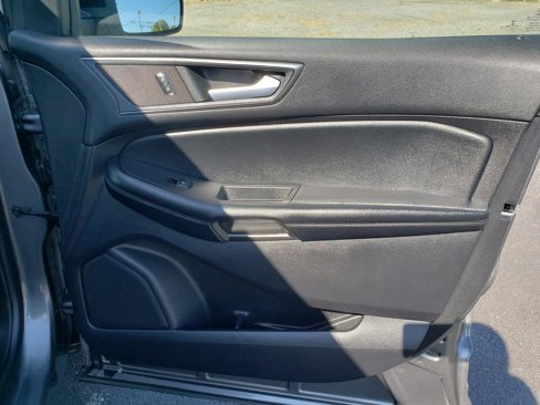 Used 2022 Ford Edge SE w/ Black Appearance Package image 17