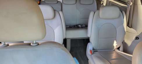 Used 2006 Chrysler Town & Country Limited image 9