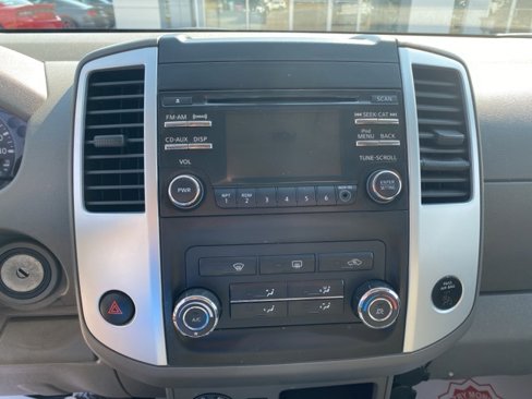 Used 2013 Nissan Frontier SV image 21