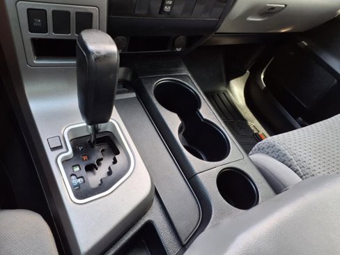 Used 2013 Toyota Tundra 4x4 CrewMax image 25