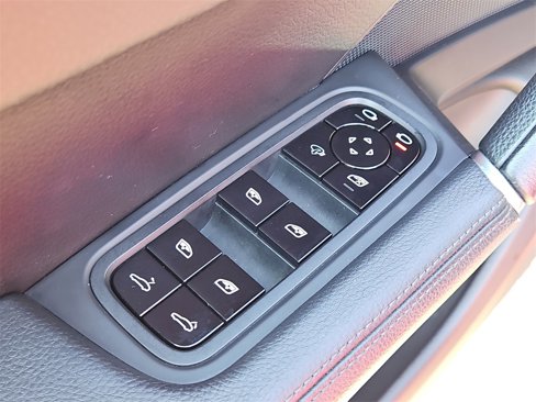Used 2021 Porsche Cayenne Coupe image 33