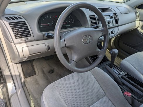 Used 2004 Toyota Camry LE image 9