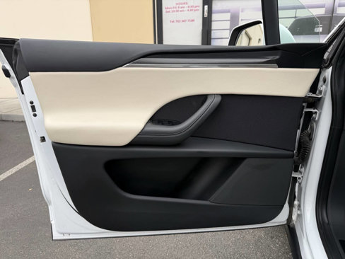 Used 2022 Tesla Model X Plaid image 16