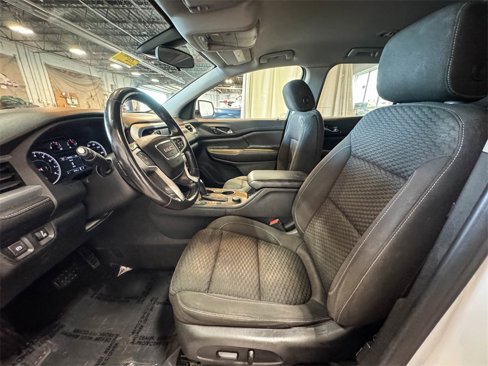 Used 2019 GMC Acadia SLE image 18
