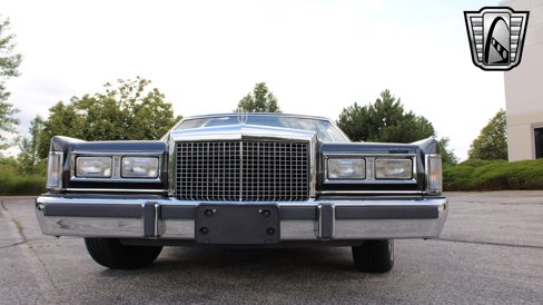 Used 1986 Lincoln Town Car image 5