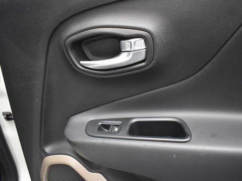 Used 2017 Jeep Renegade Limited image 19