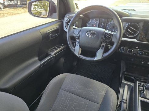 Used 2018 Toyota Tacoma TRD Sport image 21