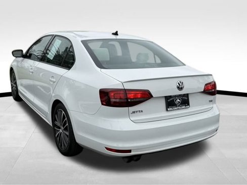 Used 2016 Volkswagen Jetta Sport image 4