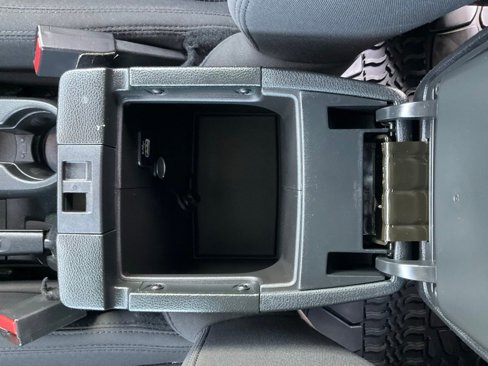 Used 2018 Jeep Wrangler Unlimited Sport S image 39