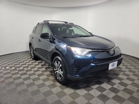 Used 2017 Toyota RAV4 LE image 1