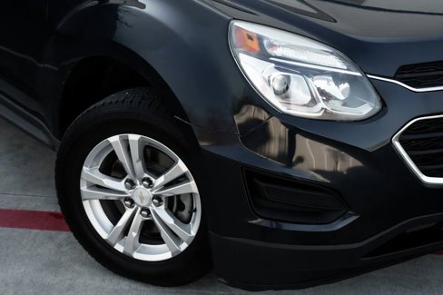Used 2017 Chevrolet Equinox LS image 2
