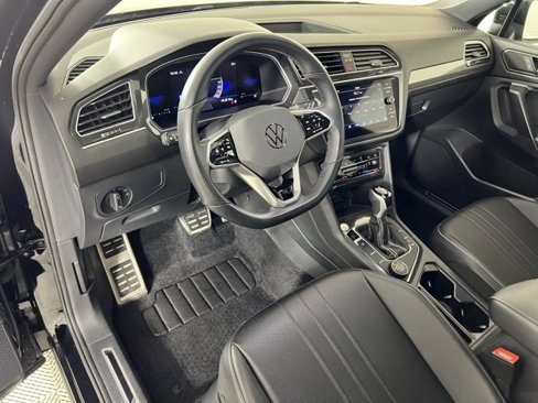 Used 2024 Volkswagen Tiguan SE R-Line image 10