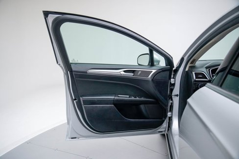Used 2019 Ford Fusion SE image 4