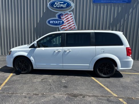 Used 2019 Dodge Grand Caravan GT image 2