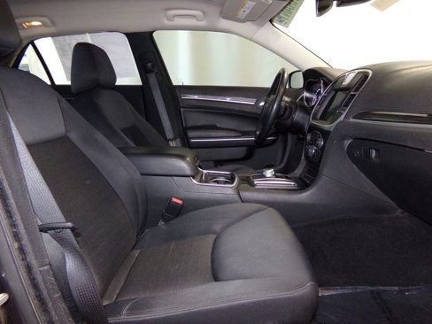 Used 2020 Chrysler 300 Touring w/ Sport Appearance Package image 8