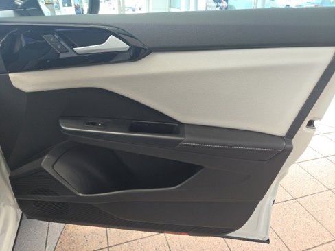 New 2025 Volkswagen Taos S image 12