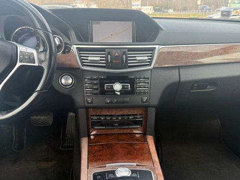 Used 2013 Mercedes-Benz E 350 4MATIC Sedan image 20