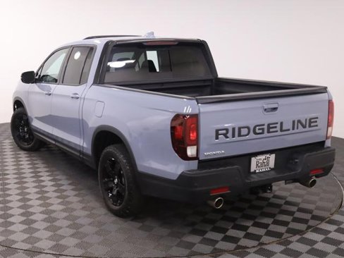 Certified 2025 Honda Ridgeline Black Edition image 6