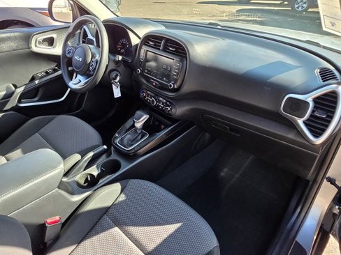 Used 2022 Kia Soul LX w/ Technology Package image 9