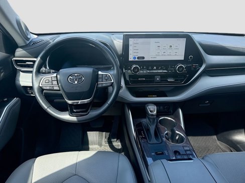 Used 2023 Toyota Highlander Limited image 24