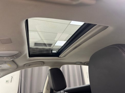 Used 2019 INFINITI Q70 Luxe image 30