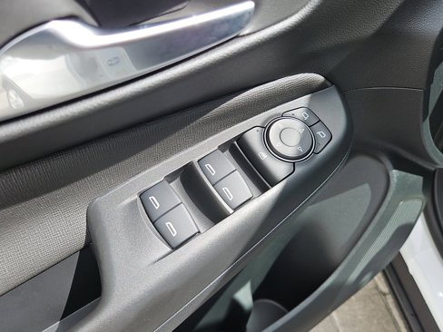 New 2025 Buick Envista Preferred image 18