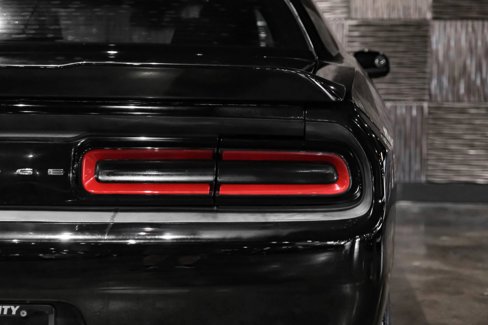 Used 2015 Dodge Challenger SXT image 34