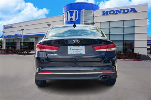 Used 2018 Kia Optima LX w/ 17" Alloy Wheels Package image 5