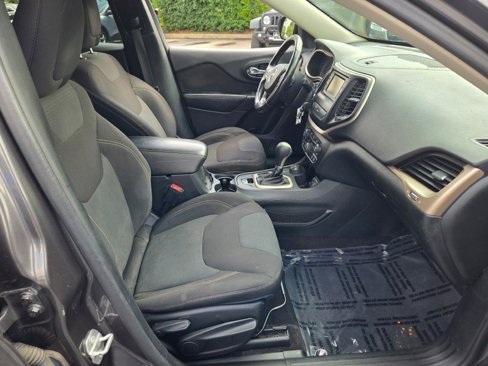 Used 2016 Jeep Cherokee Latitude w/ Safety/Convenience Group image 5