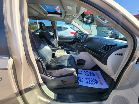 Used 2015 Chrysler Town & Country Limited Platinum w/ Trailer Tow Group image 16