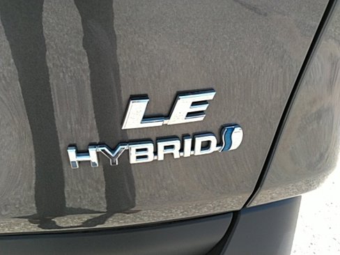 Used 2022 Toyota RAV4 LE image 19
