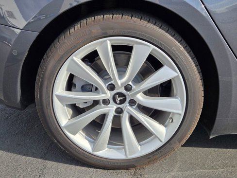 Used 2019 Tesla Model 3 Standard Range image 3