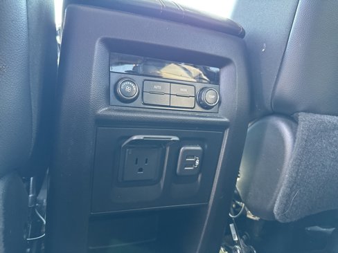 Used 2018 Chevrolet Traverse LT image 13