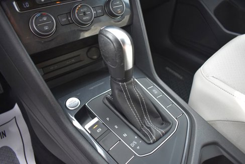 Used 2021 Volkswagen Tiguan SE image 27