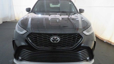 Certified 2022 Toyota Highlander XSE image 3