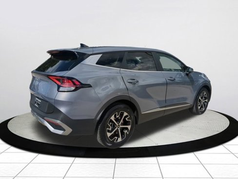 Used 2023 Kia Sportage EX image 3