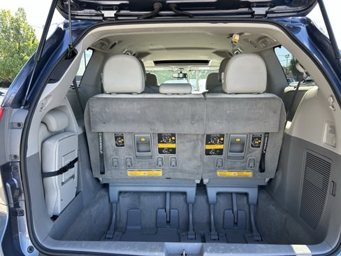 Used 2014 Toyota Sienna XLE image 31